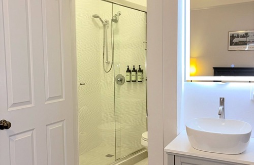 Western Addition Hotel | Discover The Grove Inn: Spa & Family-Friendly Retreat