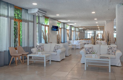 Drepano Hotel | Discover The Grove Seaside Hotel with Ocean Views & Pool