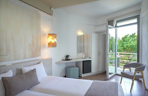 Drepano Hotel | Discover The Grove Seaside Hotel with Ocean Views & Pool