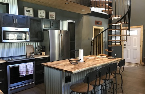Courtenay House | Exceptional Guest Barn on Rennie: Family-Friendly Stay