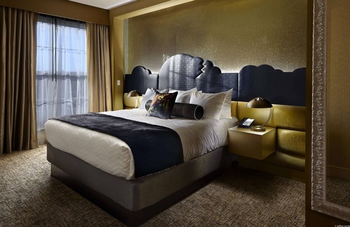 Whitehaven Hotel | Explore The Guest House at Graceland with Pool & Spa Access