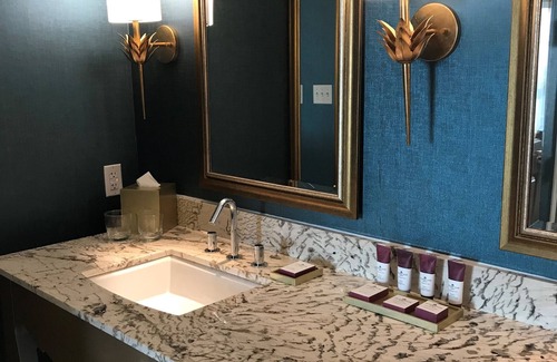 Whitehaven Hotel | Explore The Guest House at Graceland with Pool & Spa Access