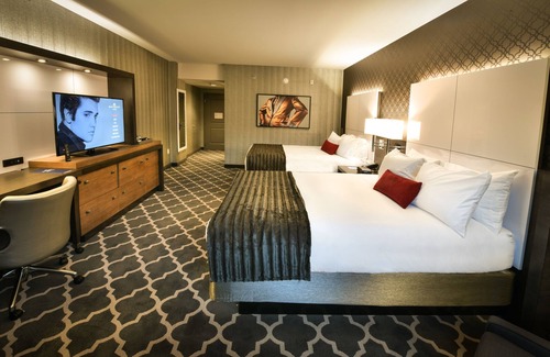 Whitehaven Hotel | Explore The Guest House at Graceland with Pool & Spa Access