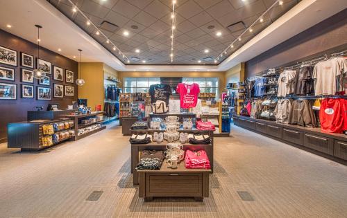 Whitehaven Hotel | Relaxing Escape at The Guest House at Graceland: 4-Star Stay