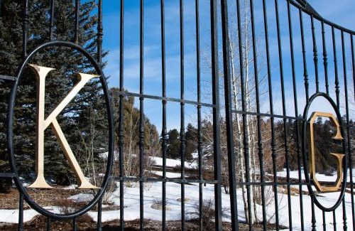 Pagosa Springs Cabin | Oceanfront Escape at The Guest House at Keyah Grande