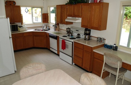 Port Alberni Cottage | Discover The Guest House on Scenic Sproat Lake!