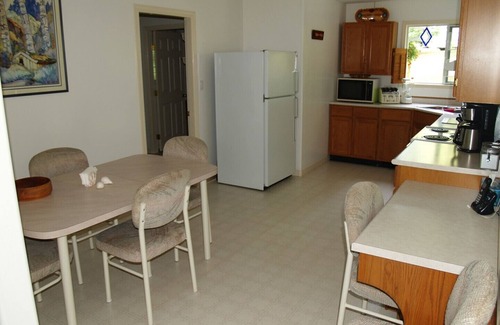 Port Alberni Cottage | Discover The Guest House on Scenic Sproat Lake!