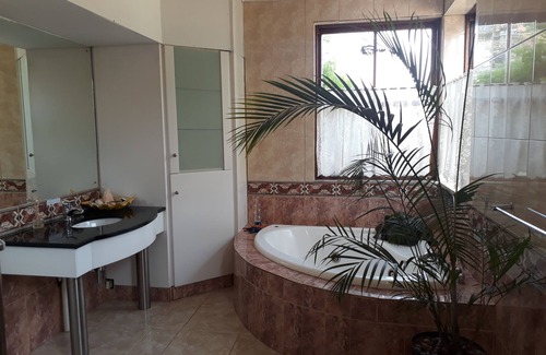 Standerton House | Budget-Friendly Stay at The Guest House with Great Amenities