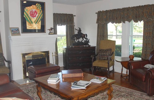 Paris Bed & Breakfast | Elegant Stay at The Guesthouse with Breakfast Included