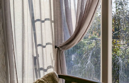 Smiths Gully House | Cloudside Retreat: Guest Rated 9.8 with Spa & Hot Tub