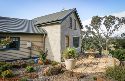 Smiths Gully House | Cloudside Retreat: Guest Rated 9.8 with Spa & Hot Tub
