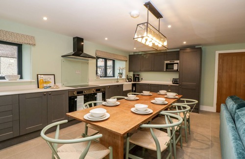 Sherborne Cottage | Pet-Friendly Gully Cottage: Unmatched Comfort in Sherborne