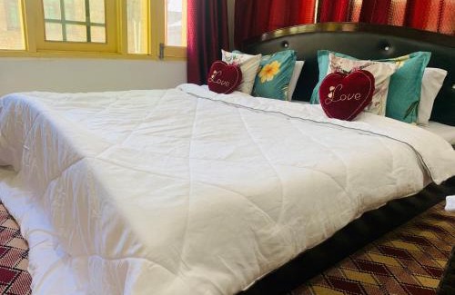 Gulmarg Hotel | Pet-Friendly Stay at The Gurez Inn Hotel & Restaurant