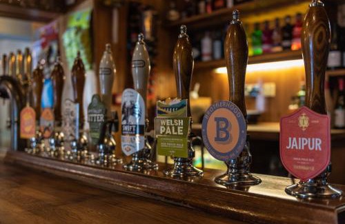 Nantgarw Hotel | Gwaelod y Garth Inn: Pet-Friendly Retreat with Top Reviews