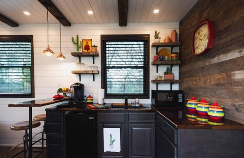 Waco Apartment | Charming Hacienda Container Tiny Home Near Magnolia Baylor