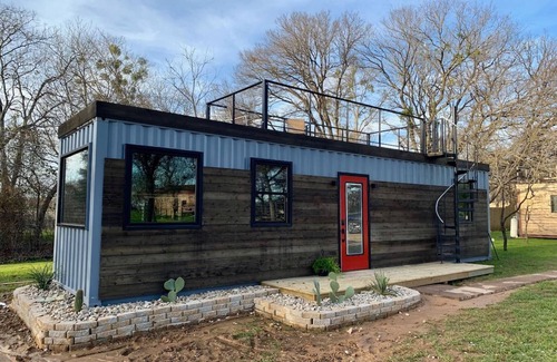 Waco Apartment | Charming Hacienda Container Tiny Home Near Magnolia Baylor