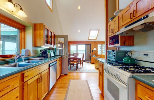 Milbridge House | Ultimate Family Getaway at The Hall House - Sleeps 8