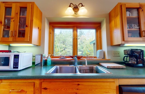 Milbridge House | Ultimate Family Getaway at The Hall House - Sleeps 8