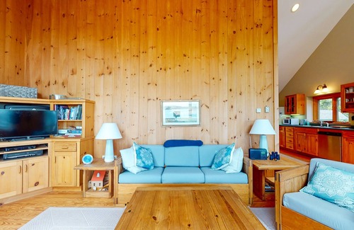Milbridge House | Ultimate Family Getaway at The Hall House - Sleeps 8