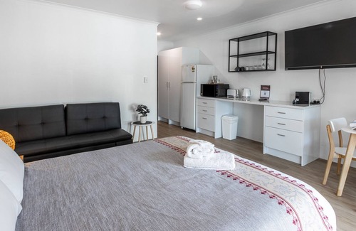 Dolphin Heads Resort | Relax at The Hamilton @ Dolphin Heads with Ocean Views