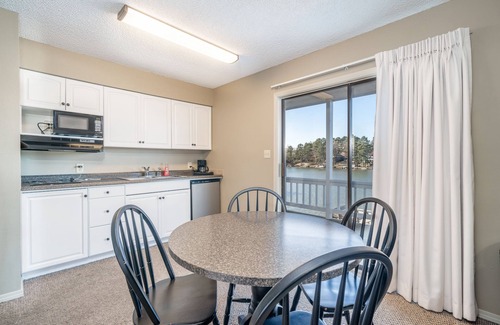 Rockwell Hotel | Discover The Hamilton: Lakefront Suites with Kitchen & Breakfast