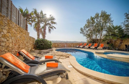 Ta' Għammar Villa | Discover The Hamlet 3 Holiday Home with Private Pool & Spa