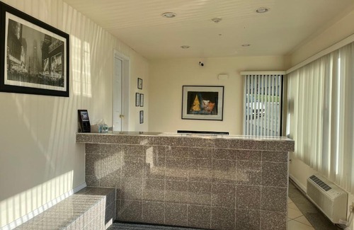 Warwick Hotel | Discover The Hamlet Inn at Warwick: Pet-Friendly Retreat