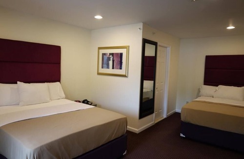 Warwick Hotel | Family-Friendly Comfort at The Hamlet Inn in Warwick