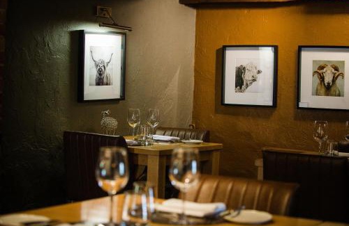 Stanton on the Wolds Hotel | Relax at The Hammer and Pincers: 4-Star Comfort Awaits