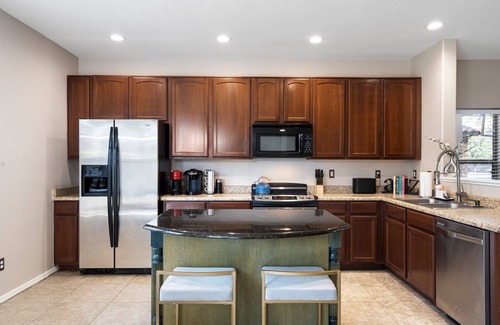 Gilbert House | Stylish Hampton House in Gilbert - Guest Rated 9.8/10