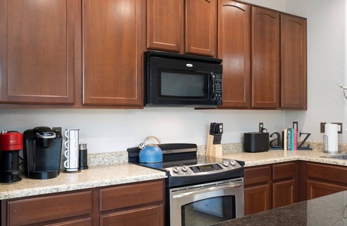 Gilbert House | Stylish Hampton House in Gilbert - Guest Rated 9.8/10