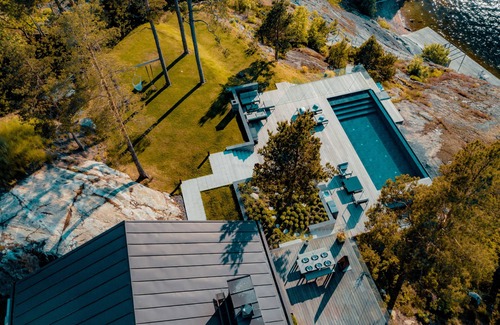 Gashaga Villa | Experience The Hamptons: Pet-Friendly Retreat with Spa & Pool