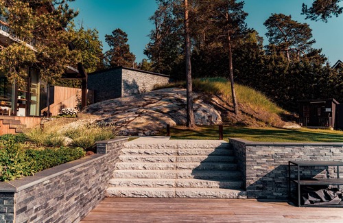 Gashaga Villa | Experience The Hamptons: Pet-Friendly Retreat with Spa & Pool