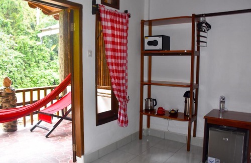 Bukit Lawang Hotel | EcoTravel Escape: Private Beach & Ocean View Awaits!