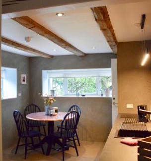 Klaksvik Apartment | Cozy Retreat at The Hans Apartment - Perfect for Families
