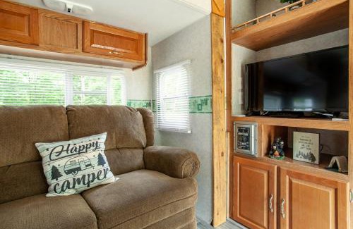Dandridge House | Serene Stay at The Happy Camper - Pet and Child Friendly