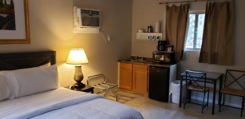 Hot Springs Hotel | Delightful Stay at The Happy Hollow – Oceanfront Bliss