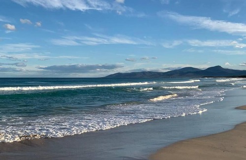 Beaumaris Apartment | Experience Ocean Views at The Happy Shack - 10/10 Rating!