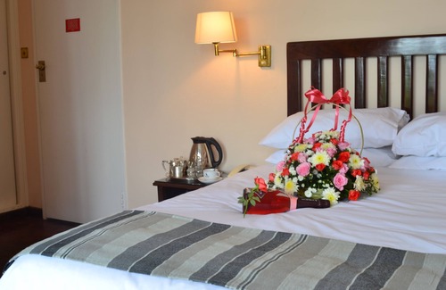 Harare Hotel | Relax at The Harare Club with Breakfast & Family Amenities