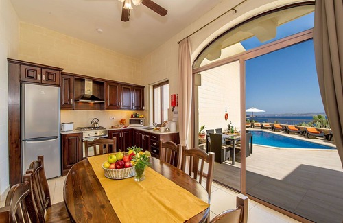 Ghajnsielem Villa | Discover The Harbour Holiday Home: Pet-Friendly Retreat