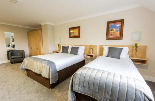 Buncrana Hotel | Experience The Harbour Inn: Oceanfront Bliss Awaits!