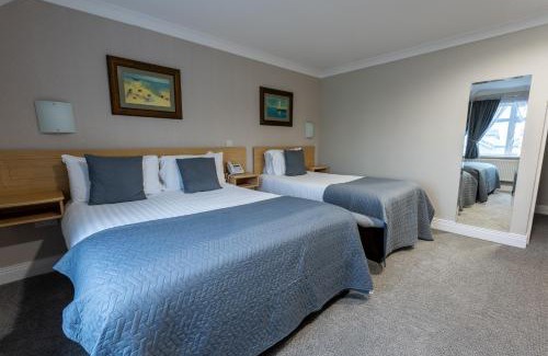 Buncrana Hotel | Experience The Harbour Inn: Oceanfront Bliss Awaits!
