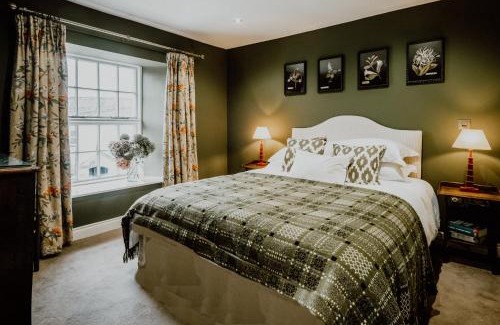 Bowland Bridge Hotel | Discover The Hare & Hounds Inn: Pet-Friendly Retreat