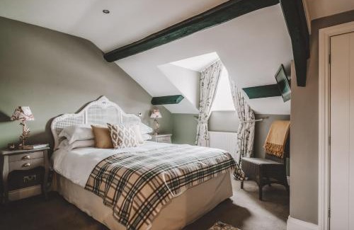 Bowland Bridge Hotel | Discover The Hare & Hounds Inn: Pet-Friendly Retreat