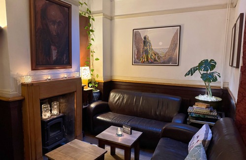 Kings Cross St. Pancras House | Inviting Stay at The Harrison: Pool, Dining & Kids Welcome