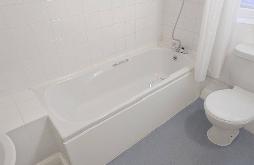 Kings Cross St. Pancras House | Inviting Stay at The Harrison: Pool, Dining & Kids Welcome
