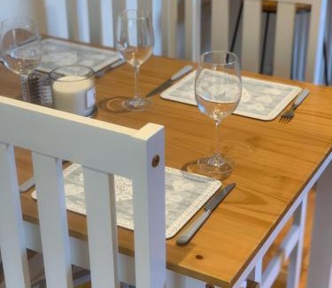 Salisbury Apartment | Explore The Hart of Salisbury: Pet-Friendly & Breakfast Included