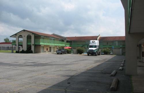 Parsons Hotel | Budget-Friendly Stay at Canterbury Inn & Suites with Pool