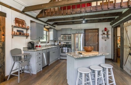 Suches Cabin | Relaxing Retreat: The Hatch Cabin on Trout River with Hot Tub
