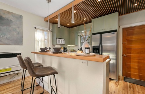 Martinez Park House | Explore The Hattie House in Old Town – Ideal for Travelers!
